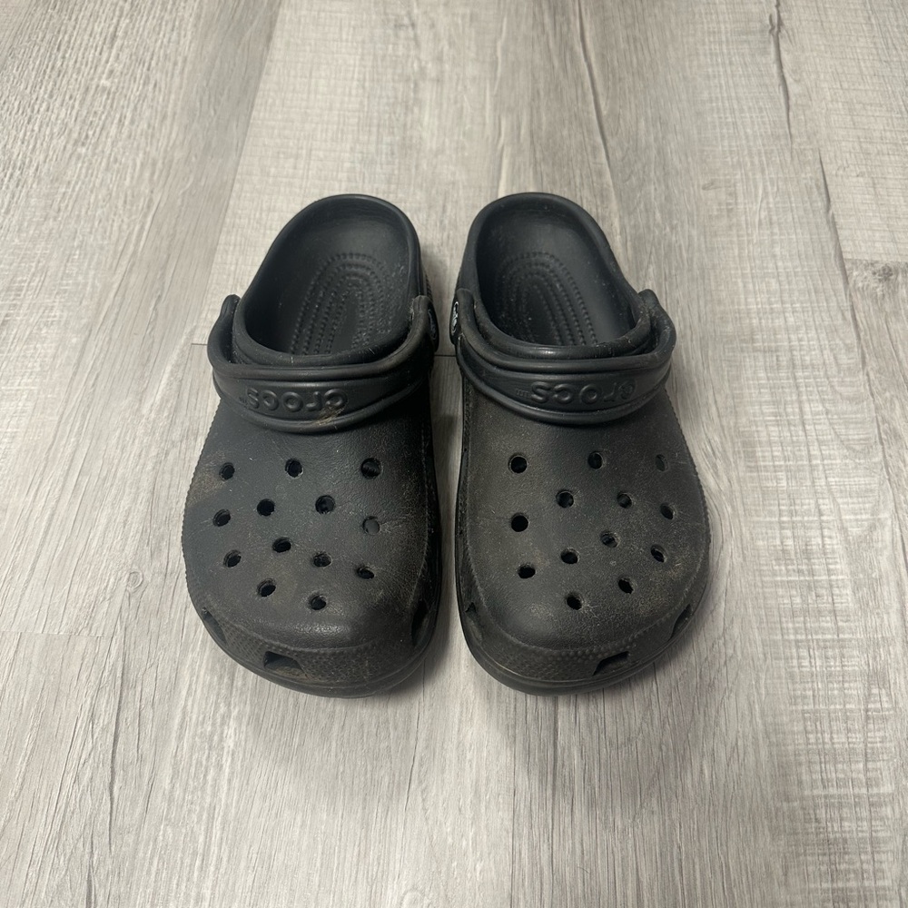 Black Crocs